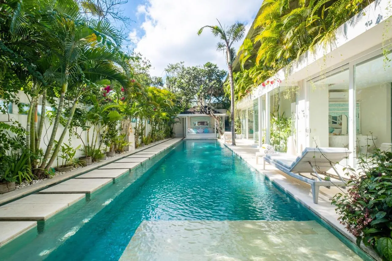 Villa Puro Blanco Kuta