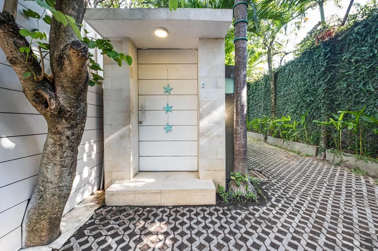 Villa Puro Blanco Kuta